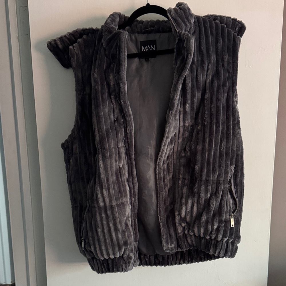 MAN Gray Sleeveless Vest -Medium
